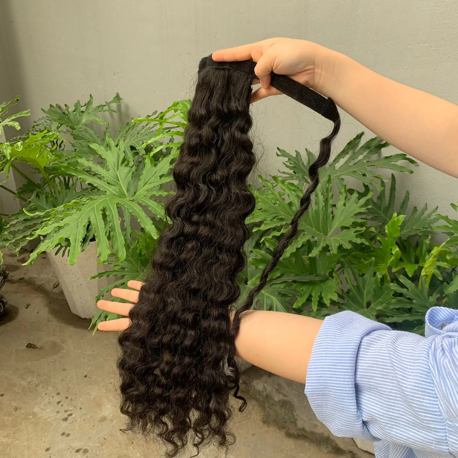 100グラムのポニーテール1個ホットバームカーリー22インチの太い髪超柔らかく光沢のある質感本物のベトナムの人間の髪