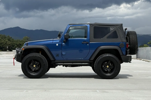 CONDUCCIÓN IZQUIERDA USADA |   Volante a la derecha |   Jeep Wrangler Sport 2010 Edición Mountain, 6 Velocidades - Product Image 2