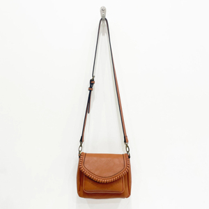 Bolso bandolera vintage de cuero genuino para mujer, diseño con solapa marrón, correa única, para uso diario. - Product Image 3