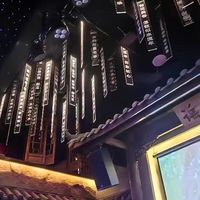 Enseigne suspendue en acrylique LED personnalisée, affichage directionnel éclairé, panneau décoratif lumineux pour centre commercial, supermarché, bar, musée