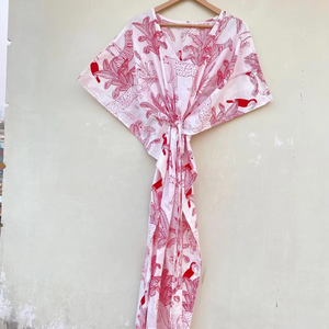 Blanco y Rosa Kaftan Maxi Dress Beach Cover Ups Block Impreso Kaftan Maxi Dress - Product Image 1