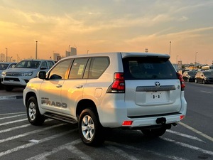 Toyota Prado TX 2.7L V4 AWD 4x4 2021 Seminuevo, Especificaciones GCC, 7 Plazas, Volante a la Izquierda/Derecha, Bajo Kilometraje, Sin Accidentes, 2 Años de Garantía, Listo para Enviar - Product Image 3