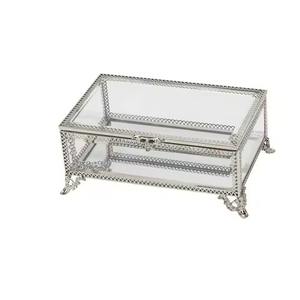 Magnifique boîte à bijoux en métal écologique faite à la main avec cadre décoratif, design personnalisable pour le rangement des bijoux et des cadeaux - Product Image 1