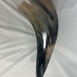 Corne à boire viking avec support en fer, mug en corne vintage, corne à boire à vin d'inspiration médiévale avec support en fer, en provenance d'Inde - Product Image 1