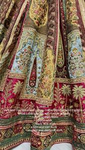 Lehenga Choli de Terciopelo de Invierno de Diseño con Doble Dupatta para Fiesta Nupcial y Vestimenta de Boda - Product Image 3