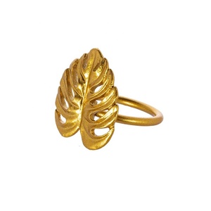 Anillo de latón macizo con diseño de hojas con acabado dorado, accesorios decorativos para vajilla, servilletas grabadas - Product Image 2
