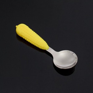 Ensemble de couverts en acier inoxydable avec motif de maïs jaune amusant, idéal pour les repas quotidiens des enfants, les repas en famille et les fêtes - Product Image 3