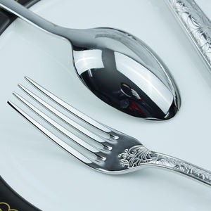 Ensemble de couverts élégants en acier inoxydable classique de trois pièces couverts écologiques avec poignées gravées Décors de salle à manger élégants - Product Image 6