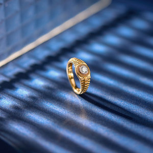 แหวนหมั้นผู้ชายสแตนเลสสตีลประดับเพชรโมอิสซาไนต์ทรงกลมสำหรับเขา - Product Image 1