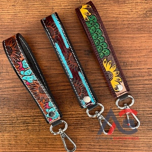 Vente en gros de porte-clés en cuir repoussé à la main porte-clés de voiture lanière de poignet pour femmes en cuir véritable floral occidental - Product Image 1