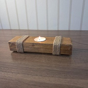 Bougeoir en bois à six colonnes, idéal pour la décoration intérieure, centre de table et éclairage festif, fabriqué à la main en Inde - Product Image 1