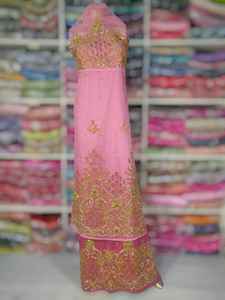 Robe de Mariage Africaine Traditionnelle avec Design de Pierres Perlées à la Main Couleur et Tissu Personnalisables 100% Polyester Style Dobby - Product Image 2