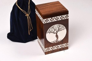 Urna de palisandro para cenizas humanas Árbol DE LA VIDA Caja de madera Cremación personalizada para cenizas Caja de urna de madera grande hecha a mano - Product Image 3