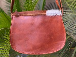 Bolso de mano de cuero de vaca hecho a mano de nuevo diseñador, bolsos de hombro únicos para mujer, bolsos de piel para el pelo, bolsos de mano para mujer - Product Image 4