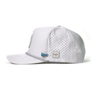 Gorra de Golf Deportiva Unisex de 5 Paneles, Impermeable, con Corte Láser, Logotipo Personalizado, Soporte Magnético para Tees y Parche de Goma - Product Image 3