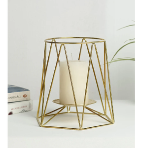 Farol de Vela Geométrico de Metal Dorado - Product Image 1