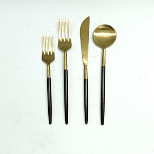 Utilisation de mariage durable en acier inoxydable Design personnalisé supérieur Vintage 2 fourchette 1 couteau cuillère couverts ensemble de poignée en émail - Product Image 1