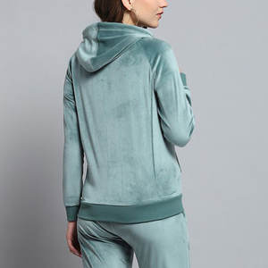 Conjunto de dos piezas de terciopelo de alta calidad personalizado para mujer Conjunto de dos piezas de terciopelo de venta directa de fábrica de alta demanda para mujer - Product Image 4