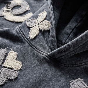 Sweat à capuche brodé pour homme, effet délavé, toucher doux et coutures détaillées pour un look moderne au quotidien. - Product Image 6