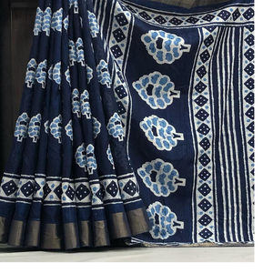 Fait sur mesure doux handloom indigo imprimé saris avec zari patti frontière y compris chemisier dans la conception florale. - Product Image 1