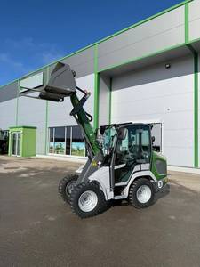Chargeuse sur pneus compacte Kramer KL14.5 |   38,8 CV Diesel |   Charge utile de 1 420 kg |   Poids opérationnel de 2,07 tonnes |   Chargeur à direction intégrale - Product Image 1