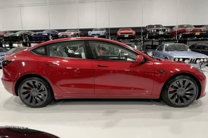 Voiture électrique extrêmement propre, modèle Tesla 3 Dual-Motor AWD 2022, prête à être expédiée, entièrement équipée pour la conduite autonome. - Product Image 5