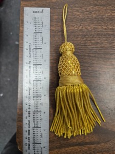 Borla de flecos dorados largos OEM con cordón, venta al por mayor, borla administrativa, alambre metálico para ropa - Product Image 4