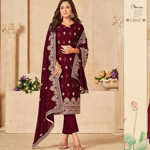 Traje paquistaní con bordado, vichitra floreciente - Product Image 1