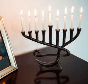 Menorá Antigua de Aluminio de 9 Brazos, Personalizable, de Alta Calidad, Candelabro Judío Navideño de Metal Premium, Hecho a Mano - Product Image 5