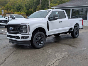 Ford Super Duty F-350 SRW 4WD Extended Cab Pickup 2026, moteur diesel V8 de 6,8 L standard, 405 chevaux - Product Image 5