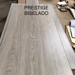 Suelo de madera laminada impermeable tipo clic de <span class=keywords><strong>Parador</strong></span> alemán para baño AC4 y AC5 resistente al desgaste para sala de estar - Product Image 4