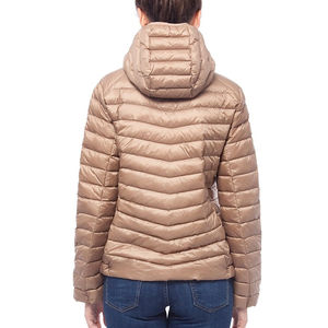 เสื้อแจ็คเก็ตพัฟเฟอร์ผู้หญิงสำหรับฤดูหนาว ดีไซน์ใหม่ รับผลิตแบบ OEM ขายดี กำลังเป็นที่นิยม ราคาถูก คุณภาพดี เหมาะสำหรับใส่ลำลองและกิจกรรมกลางแจ้ง - Product Image 2
