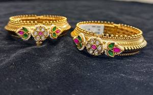 Bracelets TISHYA DIAMOND pour femmes en alliage plaqué or, avec cristaux et perles d'imitation, design géométrique, sertissage en canal, tendance ethnique, pour mariage - Product Image 3