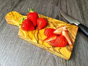 H.M.A Handicrafts Planche à découper en bois d'olivier miniature rustique Planche à découper et à servir artisanale avec poignée - Product Image 5