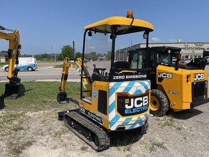 Miniexcavadora JCB 19C 1 de Segunda Mano, Dos Toneladas, Buen Estado de Funcionamiento, Motor Potente, Bomba, Caja de Cambios, Alta Eficiencia - Product Image 3