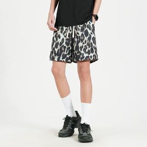 2025 été nouveaux hommes décontracté solide motif plage pantalon imprimé léopard chaud Shorts cordon fermeture 100% Polyester mi imperméable - Product Image 3