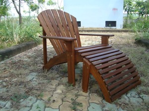 Chaise Adirondack de style américain de haute qualité en bois naturel pour l'extérieur ou les balcons, fabriquée à la main au Vietnam pour les hôtels - Product Image 3