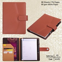 Journal de cadeau en cuir vintage de qualité supérieure fait à la main en cuir véritable PU avec porte-stylos pratiques pour l'éducation