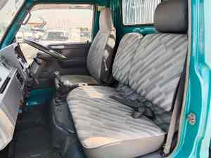 Berline d'occasion 2022 à prix abordable, transmission intégrale, sièges en cuir, toit ouvrant panoramique, intérieur sombre, moteur V8 4.5L, automatique, caméra de recul 360° - Product Image 3