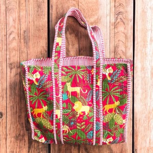 Sac fourre-tout vintage bohème matelassé fait main pour femme avec fermeture éclair - Rouge festif Prêt pour l'hiver et l'été Léger - Product Image 1