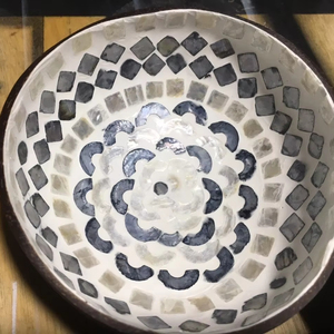 Bol en noix de coco laqué moderne et élégant Vietnam Premium ustensiles de cuisine artisanaux Bol en noix de coco laqué Trusted Export Standard - Product Image 1