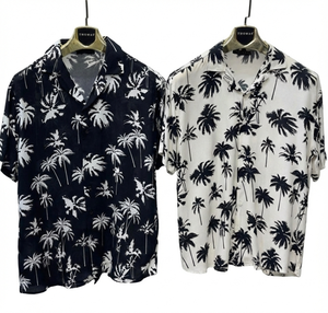 Chemise à manches courtes pour homme à motifs modernes – Coupe décontractée, tissu léger, design estival élégant pour un usage décontracté, tenue de vacances - Product Image 1