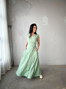 Vestido caftán de lino informal hecho a mano patrón sólido simple Maxi Kimono vestido cruzado sin mangas con forro de algodón y dobladillo acampanado - Product Image 2