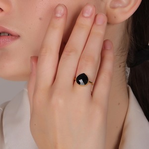 Anillo de compromiso de boda con corazón de ónix negro de calidad de exportación chapado en oro de 18 quilates con color personalizado disponible para la venta desde India - Product Image 3