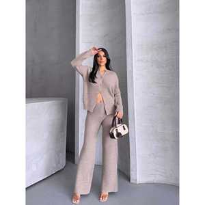 Conjunto de Punto con Detalle de Botones para Mujer 1565 - Atuendo de Suéter Cómodo y Elegante - Product Image 4