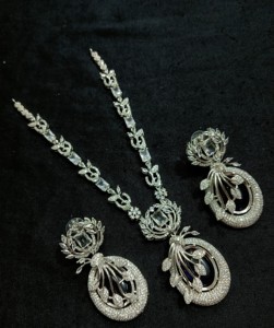 ENSEMBLE DE COLLIER DE MARIÉE EN DIAMANT AMÉRICAIN ET BOUCLES D'OREILLES CLASSIQUES ET DE HAUTE QUALITÉ ENSEMBLE DE BIJOUX DE MARIAGE POUR FEMMES DE STYLE CLASSIQUE - Product Image 3