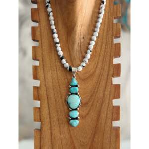 Pendentif de style religieux Kathleen Livingston Royston en argent sterling avec turquoise sertie clos et incrustation de rubis à motif numérique, Inde - Product Image 1