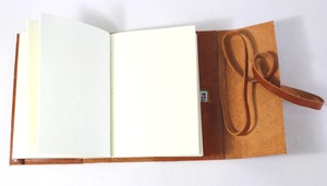 วารสารหนังแฮนด์เมดทำจากหนังแบบสั่งทำสมุดบันทึกหนังแบบเก่าพร้อมกุญแจทำจากหน้ามีขอบประดับเหมาะสำหรับวารสาร - Product Image 5