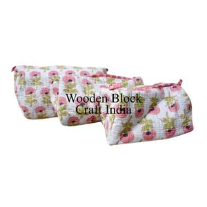 Nouvel ensemble de 3 trousses de toilette élégantes en tissu matelassé à imprimé floral blanc, organisateur de voyage durable, sacs cosmétiques - Product Image 3