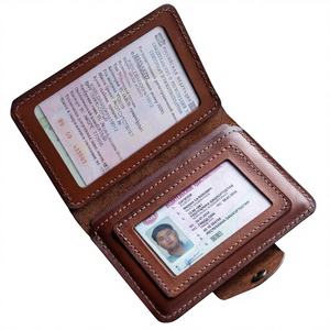 Portadocumentos de Cuero Genuino de Alta Calidad para Documentos de Auto, Solución Elegante y Práctica para Guardar Documentos - Product Image 1